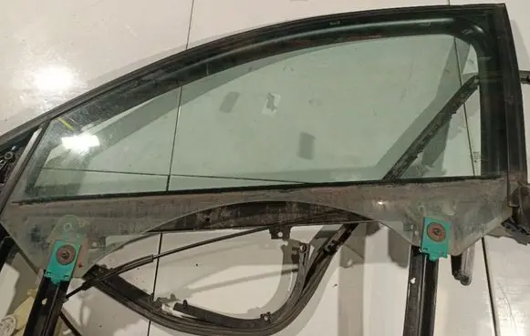 Audi A6 S6 C6 4F Front door window glass four-door AS2