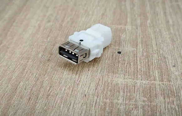 BMW 8 G16 USB socket connector 9390501
