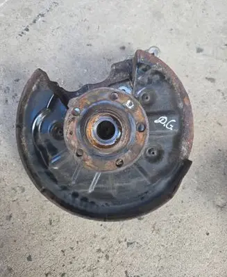 Rear wheel hub spindle/knuckle