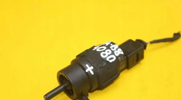 Audi A5 8T 8F Windscreen/windshield washer pump 8K5955647
