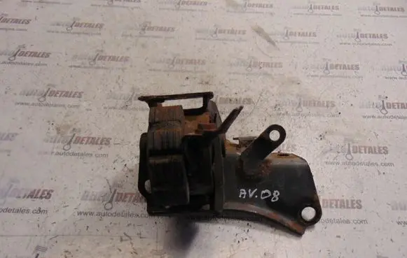 Toyota Avensis T250 Engine mount bracket