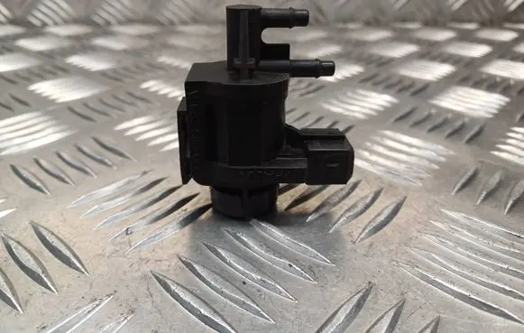 Audi A4 S4 B5 8D Turbo solenoid valve 1J0906283A