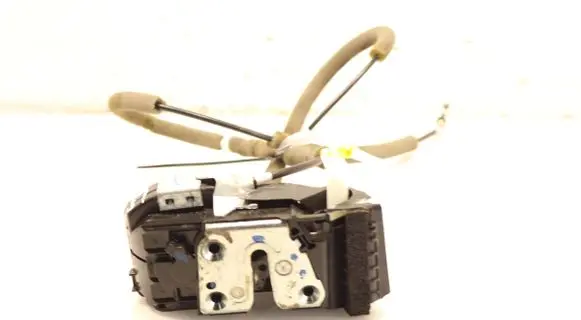 Nissan Qashqai Front door lock