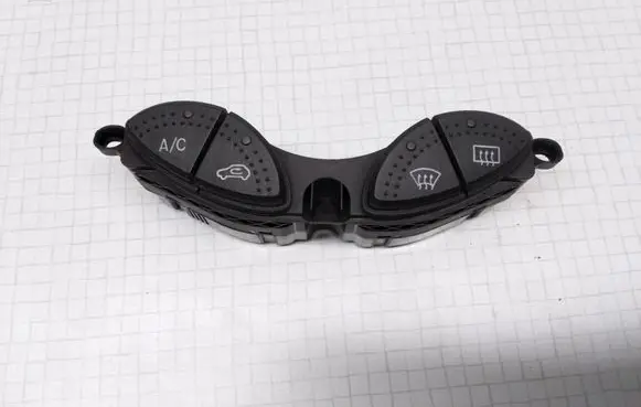 Ford Focus Windscreen/window heater switch 98AG19A945CG D3L0A