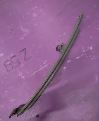 Toyota Yaris Rear door windshield rail 