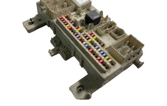 Ford Focus Fuse module 6M5T14014 6R25918 060930
