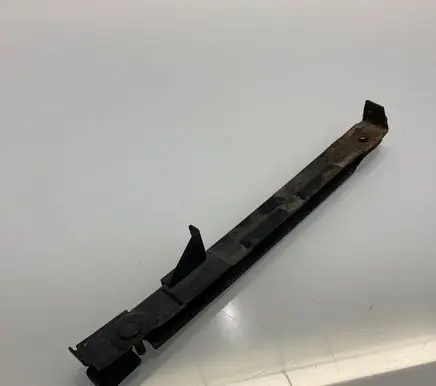 Front bumper mounting bracket