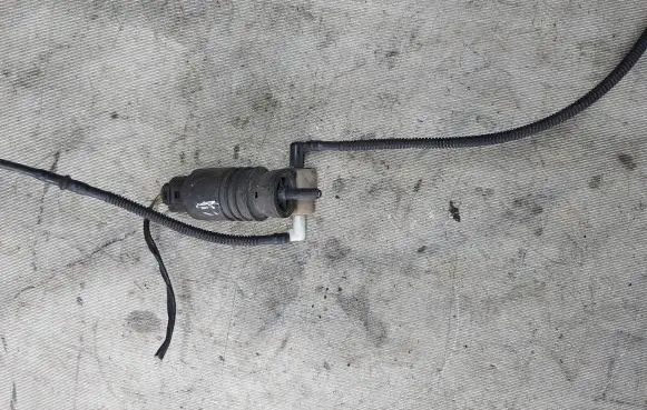 Ford Galaxy Windscreen/windshield washer pump j0973722