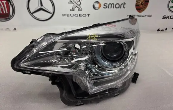 Toyota Verso Headlight/headlamp 8115052K00