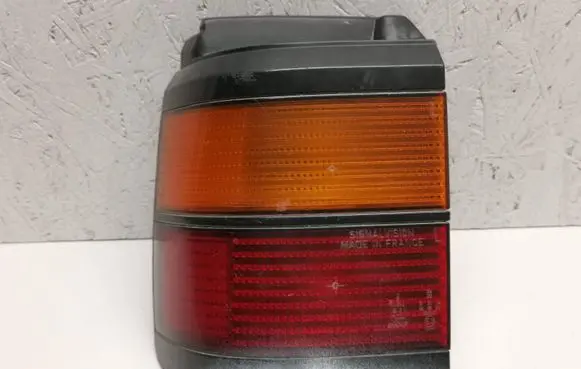 Volkswagen PASSAT B3 Rear/tail lights 333945111