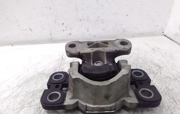 Volvo V60 Engine mount bracket HL8090M03