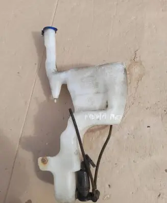 Ford Fiesta Windshield washer fluid reservoir/tank 8A6117B613AE