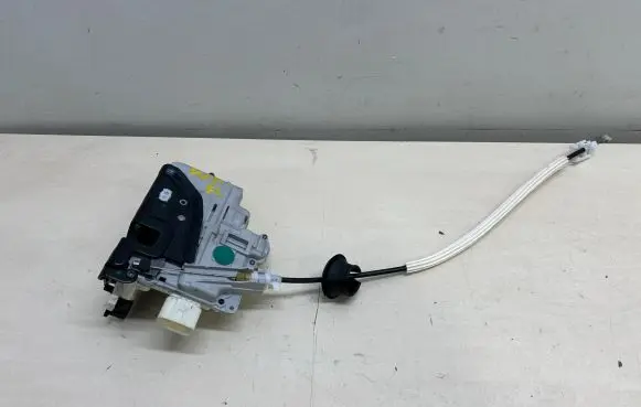 Porsche Cayenne (92A) Front door lock 8J1837015B