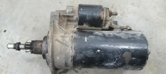 Volkswagen Golf III Starter motor 02A911023H 0331303147