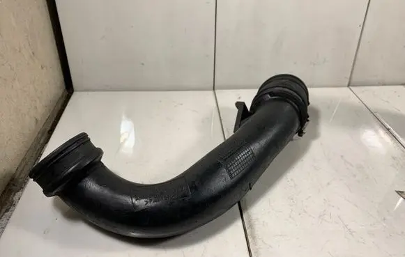 Volvo V70 Intercooler hose/pipe 6896526