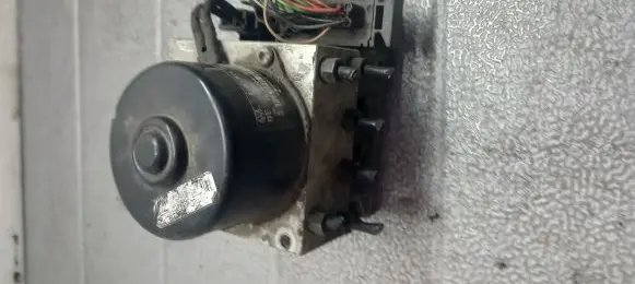 Volkswagen Golf III ABS Pump