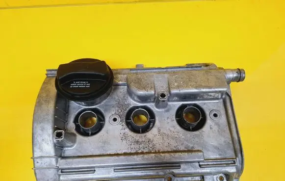 Volkswagen PASSAT B5 Rocker cam cover 078103471R