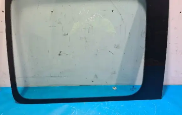 Volkswagen Caddy Rear side window