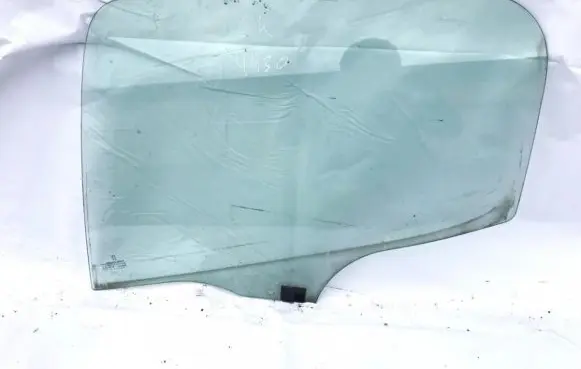 Peugeot 206 Rear door window glass