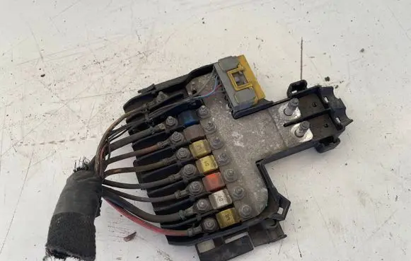 Citroen C4 I Picasso Fuse module
