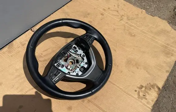 BMW 5 F10 F11 Steering wheel 6102376