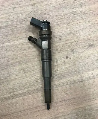 BMW 5 E60 E61 Fuel injector 14752
