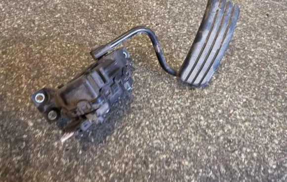 Renault Espace - Grand espace IV Accelerator throttle pedal 8200007513