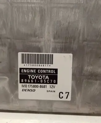 Toyota Avensis T250 Engine control unit/module 8966105C70 1758008681 MB1758008681