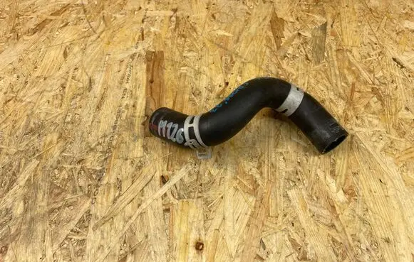Toyota Yaris XP210 Engine coolant pipe/hose 16572K0050