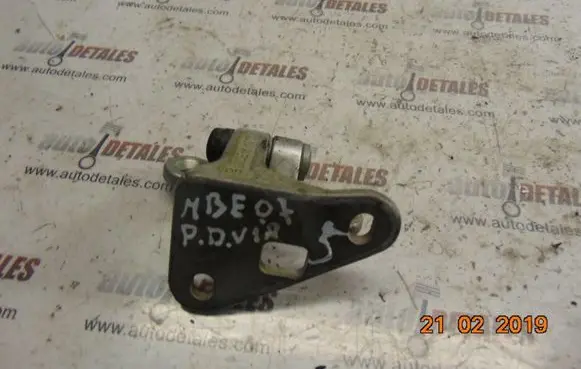 Mercedes-Benz E W211 Front door upper hinge