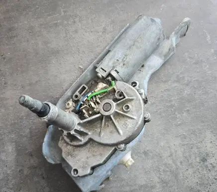 Renault Megane I Rear window wiper motor 7700838379 0390203510