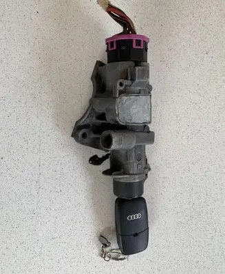 Audi A6 S6 C5 4B Ignition lock 4B0905851B