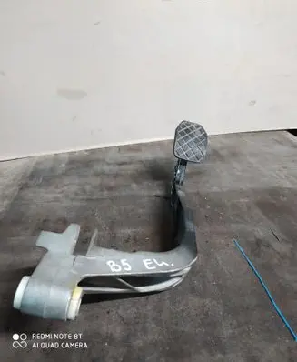 Volkswagen PASSAT B5 Accelerator throttle pedal 8D1721316D