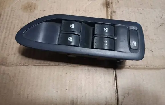 Renault Laguna II Electric window control switch 8200397297B 6044150