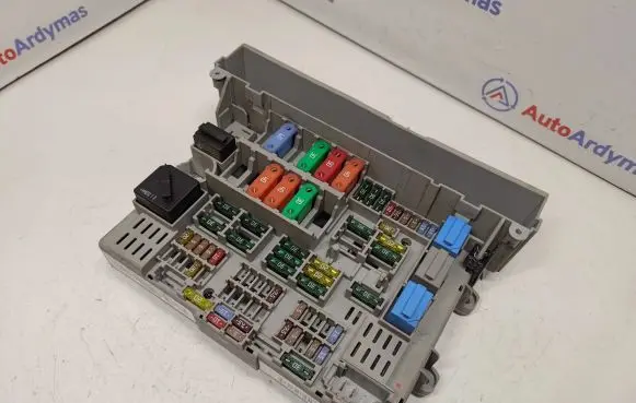 BMW 1 E81 E87 Fuse module 6906607 61146906607 61146906621