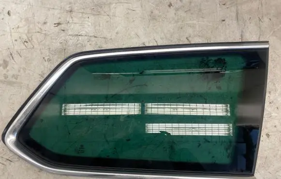 Volkswagen PASSAT B8 Rear side window 3G9845298