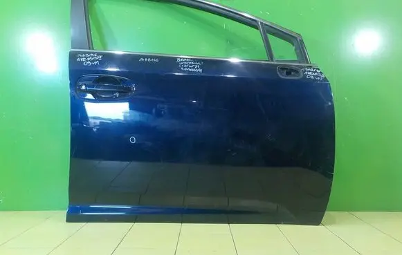 Toyota Avensis T270 Front door PRZOD PRAWE