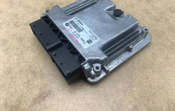BMW 1 F20 F21 Engine control unit/module 8475350 0281035428 b37