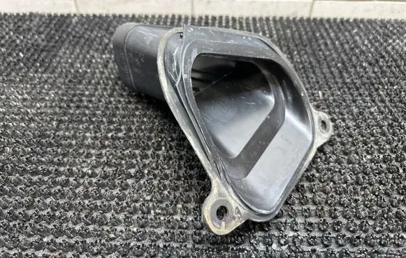Opel Astra J Air intake duct part 1051672S02