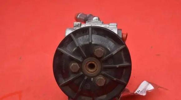 BMW 3 E90 E91 Power steering pump 10SKV123