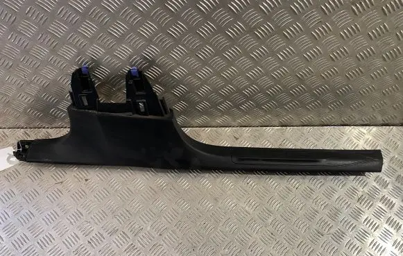 Peugeot 5008 II Front sill trim cover 9824110877