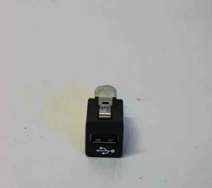 BMW 5 F10 F11 USB socket connector 9237656