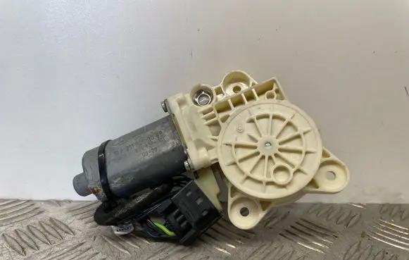 Mercedes-Benz E W211 Front door window regulator motor A2118203042 0130821971