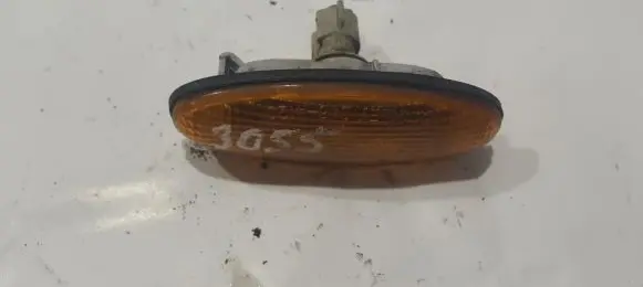 Mazda 626 Front fender indicator light