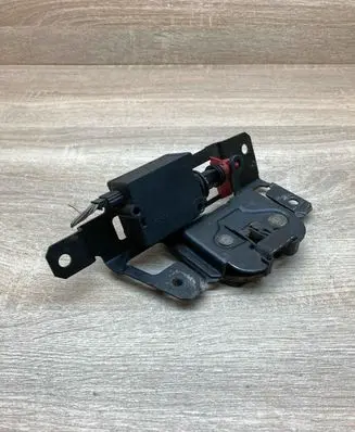 BMW X3 E83 Tailgate/trunk/boot lock/catch/latch 7057364