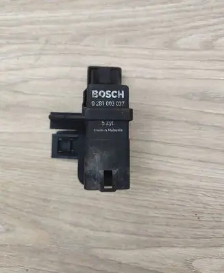 Volvo XC70 Glow plug pre-heat relay 30731746