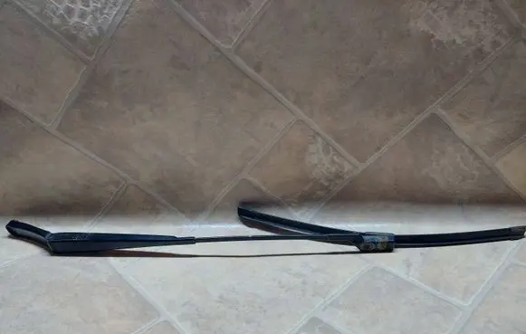 Volkswagen PASSAT B6 Front wiper blade arm 3c1955410b
