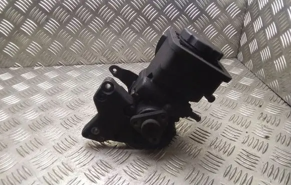 BMW 3 E46 Power steering pump 6756575 7692974519