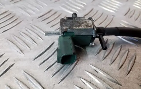 Infiniti EX Vacuum valve K5T46571