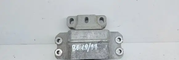 Volkswagen PASSAT B6 Engine mount bracket 1K0199555